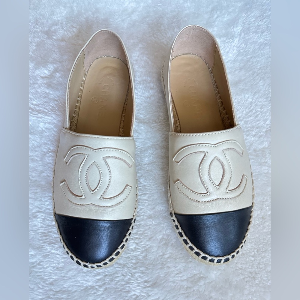 CHANEL Cream and Black Espadrilles size 35